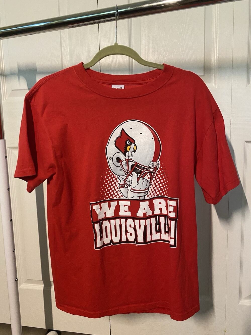 University of Louisville Cardinals T-Shirt Size Medium NCAA Basketball Football